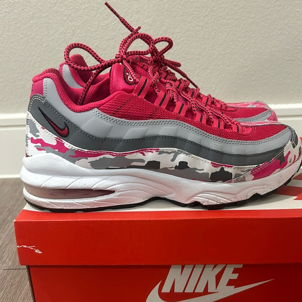 Nike Air max ‘95 LE. Pink/Gray/White. Sz 6.5Y